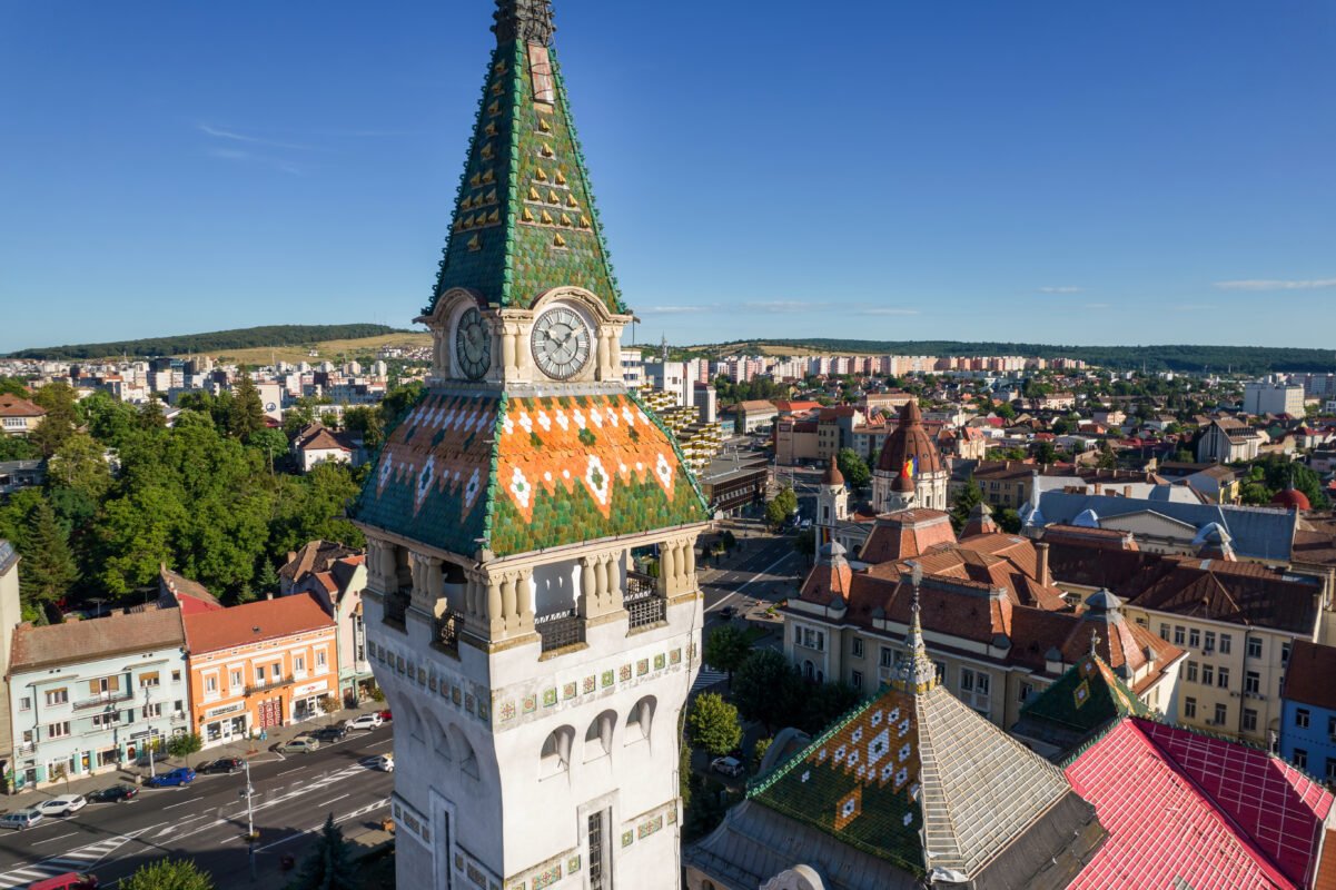 7 Điều Cần Biết Về Điều Kiện Xuất Khẩu Lao Động Rumani 2025 13 aerial drone view prefecture tower targu mures romania