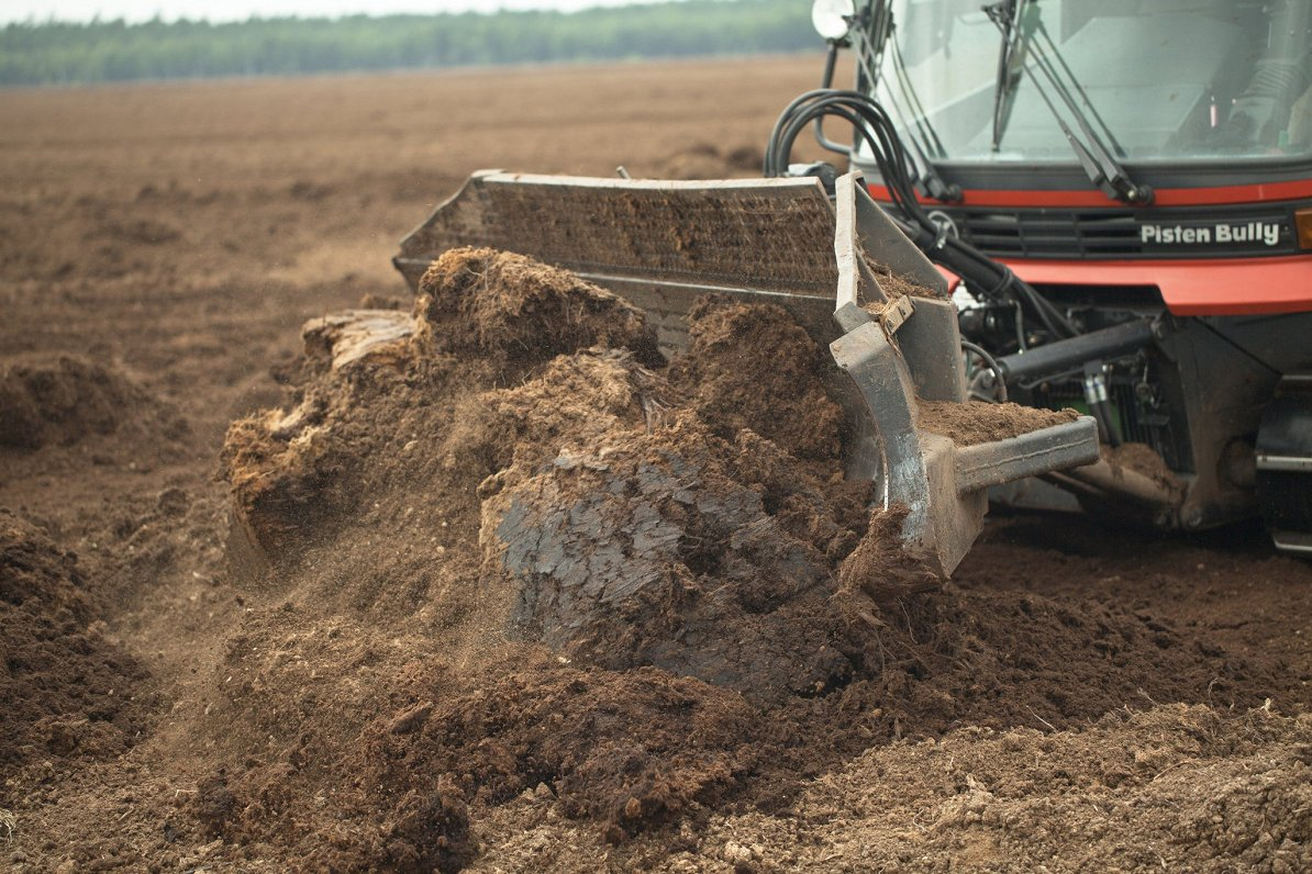 Tuyển lái máy đào đất đi làm việc tại Latvia lương 35-70 triệu | Đơn hàng XKLĐ Latvia 3 tuyển lái máy đào đất đi làm việc tại Latvia