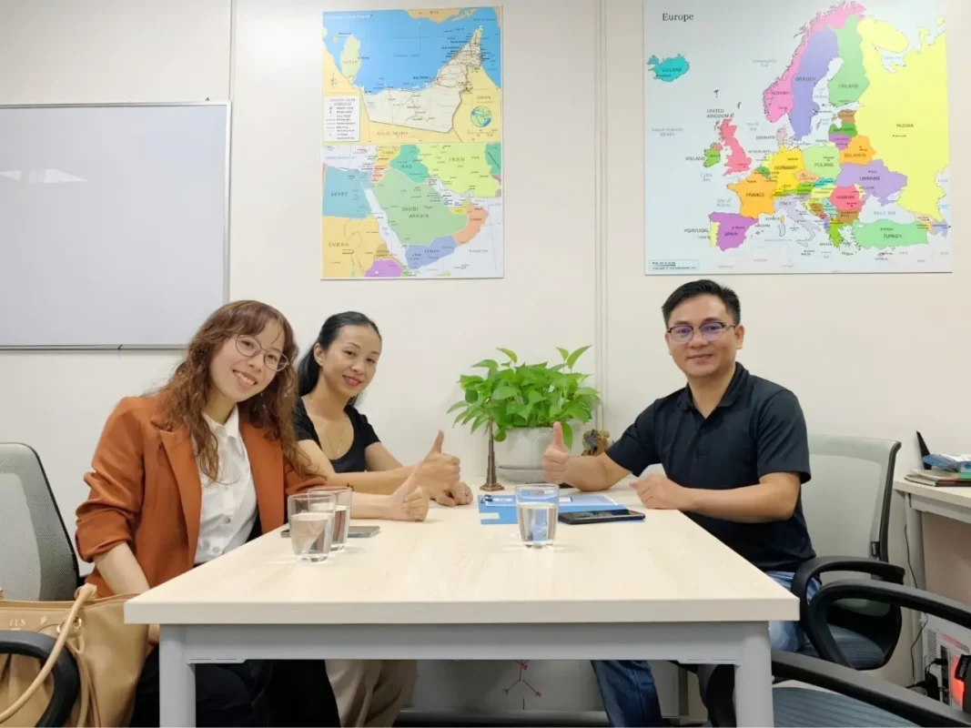 hình ảnh thực tế nhân viên sale , telesale và quản lý tiếp khách trực tiếp tại văn phòng làm việc của firstman vietnam ở TPHCM