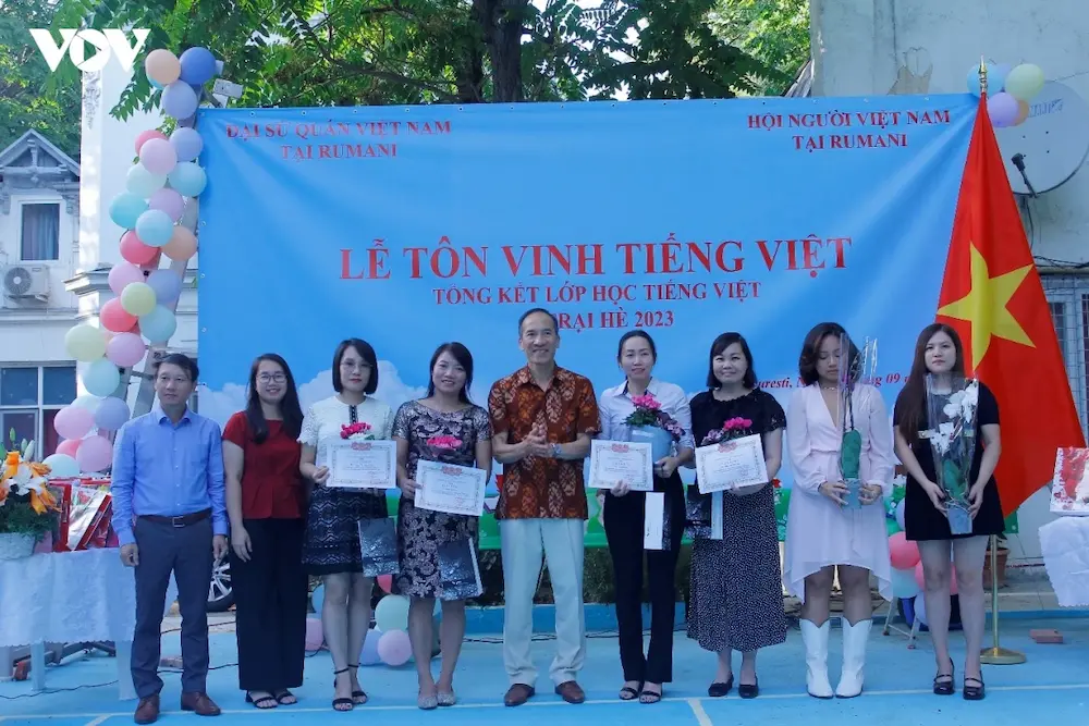 le ton vinh tieng viet do dai su quan vietnam tai romania to chuc - hoi nguoi viet nam tai Rumani