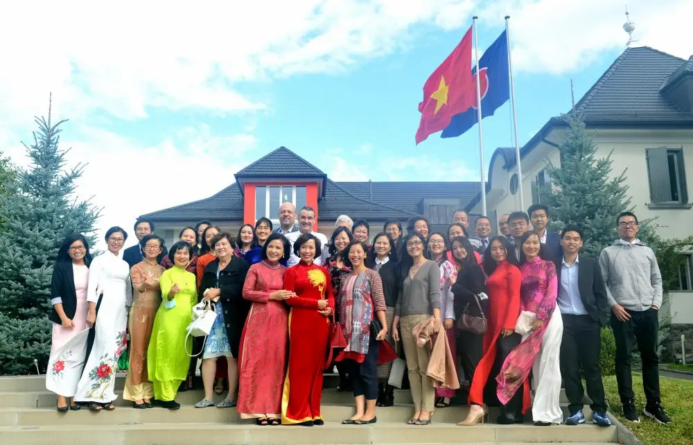 Xuất khẩu lao động Thụy Sĩ từ A-Z: công việc, lương, điều kiện, chi phí và cách chọn công ty XKLĐ Thụy Sĩ uy tín 5 cộng đồng người việt ở thụy sĩ